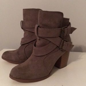 American eagle booties
